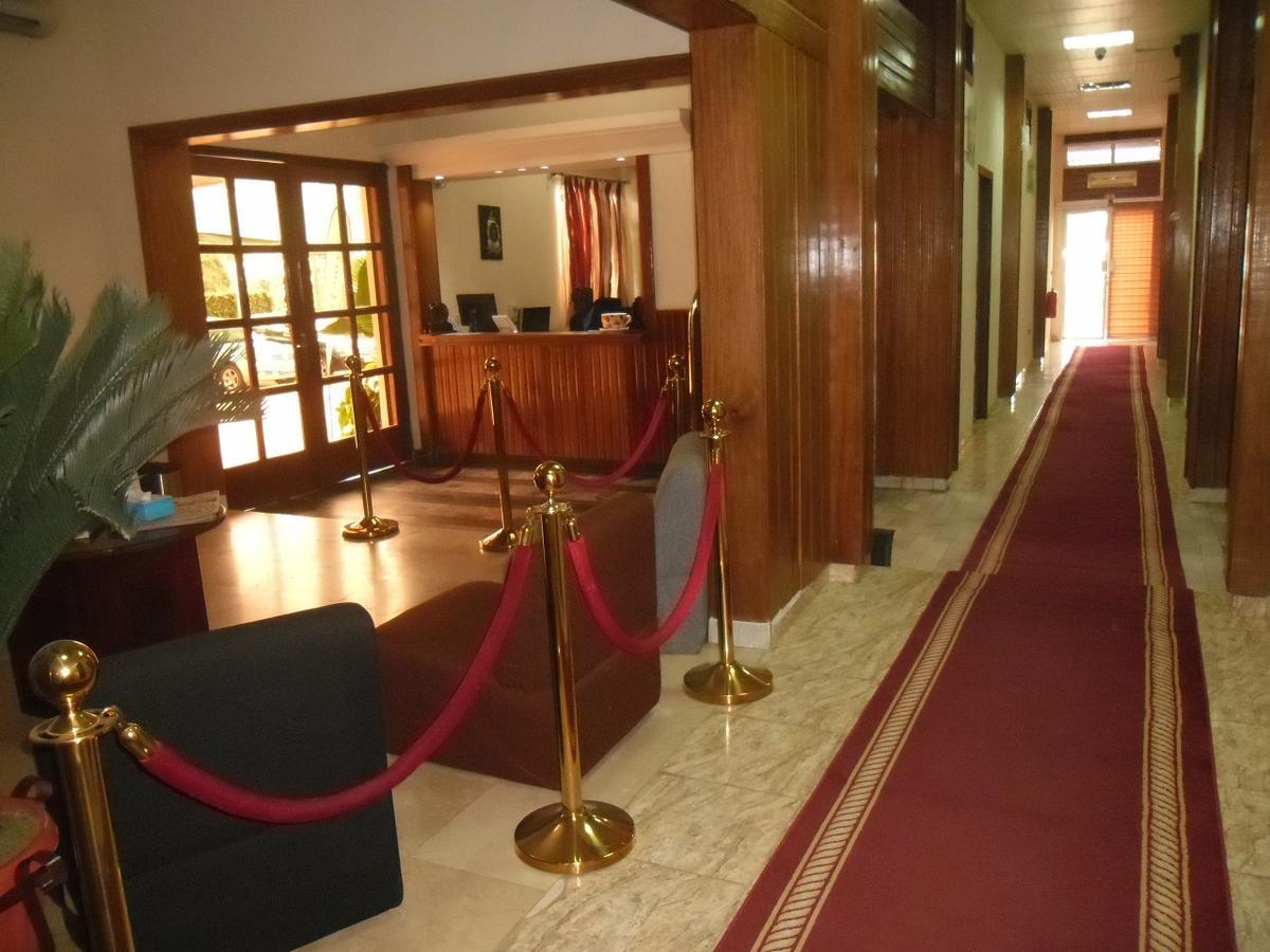 Hotel Vivi Palace Matadi Exterior photo