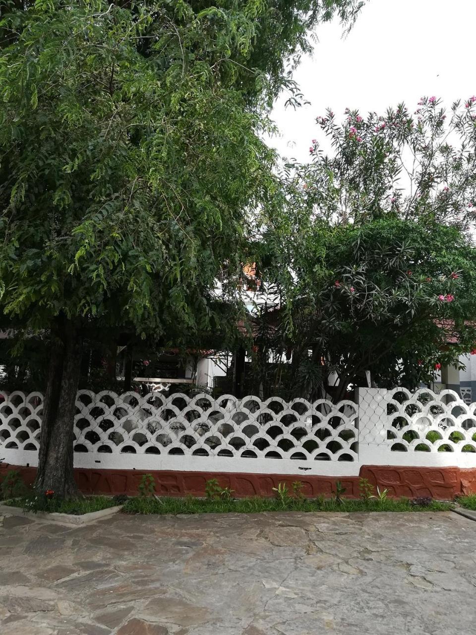 Hotel Vivi Palace Matadi Exterior photo